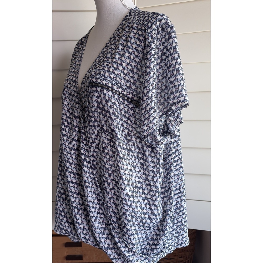 Maurices 3X Blue Geometric Print Blouse Zip Front Pocket Faux Wrap V Neck Top - Picture 3 of 9